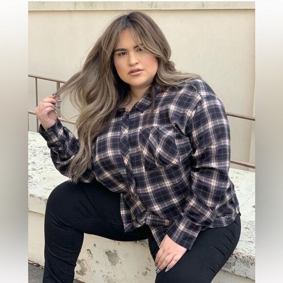 Amazon women long sleeve button down plaid shirt cut out back plus size curvy 1X - Picture 2 of 12
